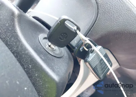 2005 Ford Focus S/Se/Ses from USA, damaged, VIN 3FAHP37N15R111753